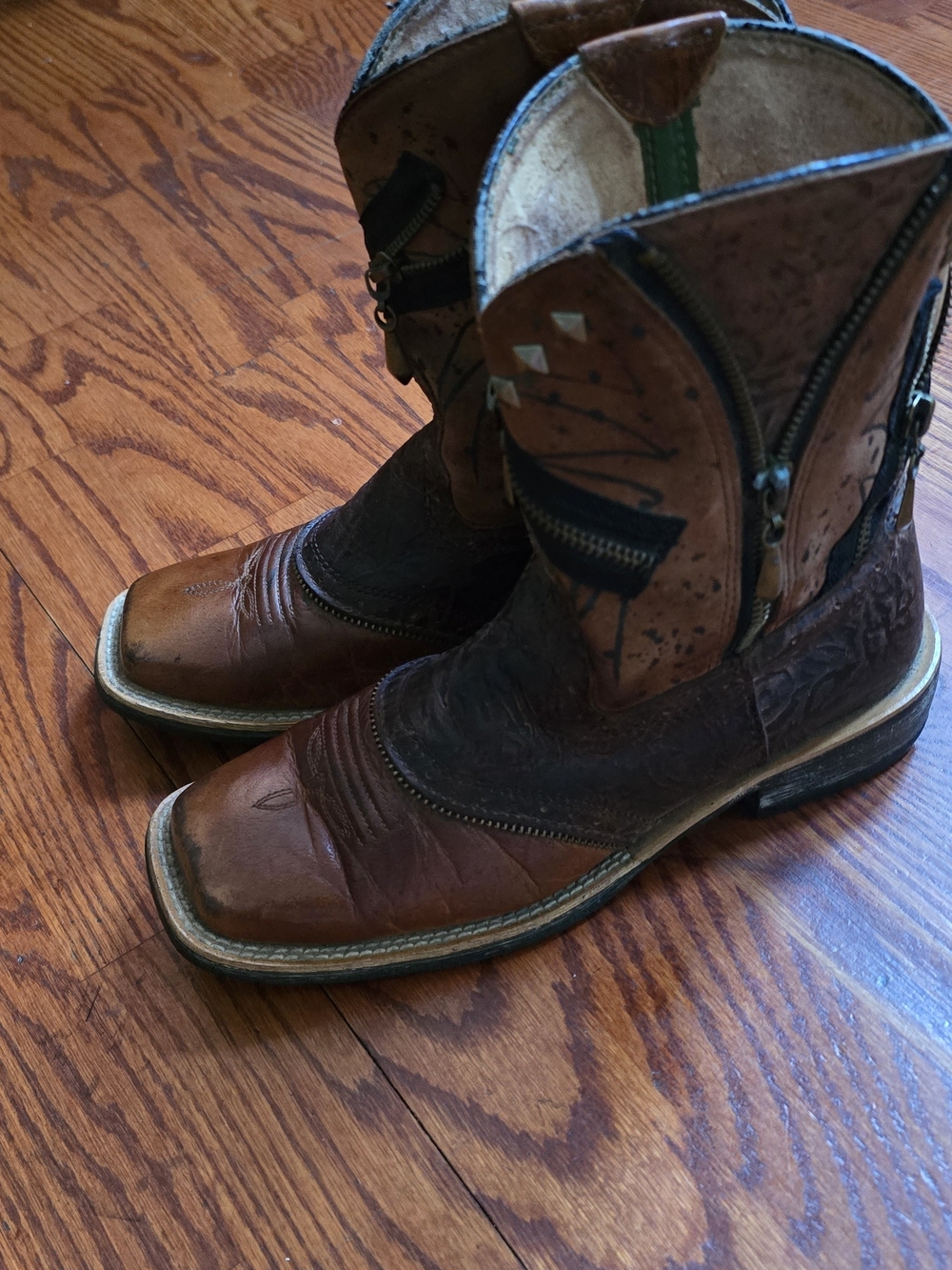 Ariat Women’s Size 7.5 Leather Square Toe Cowboy Boots Zipper Studded Distressed - Picture 2 of 16